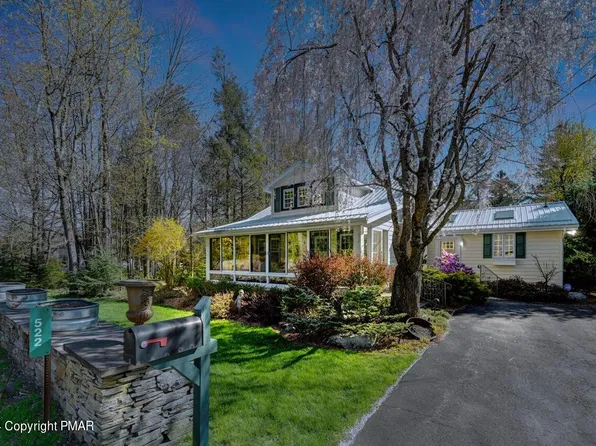 522 Prices Dr, Cresco, PA 18326