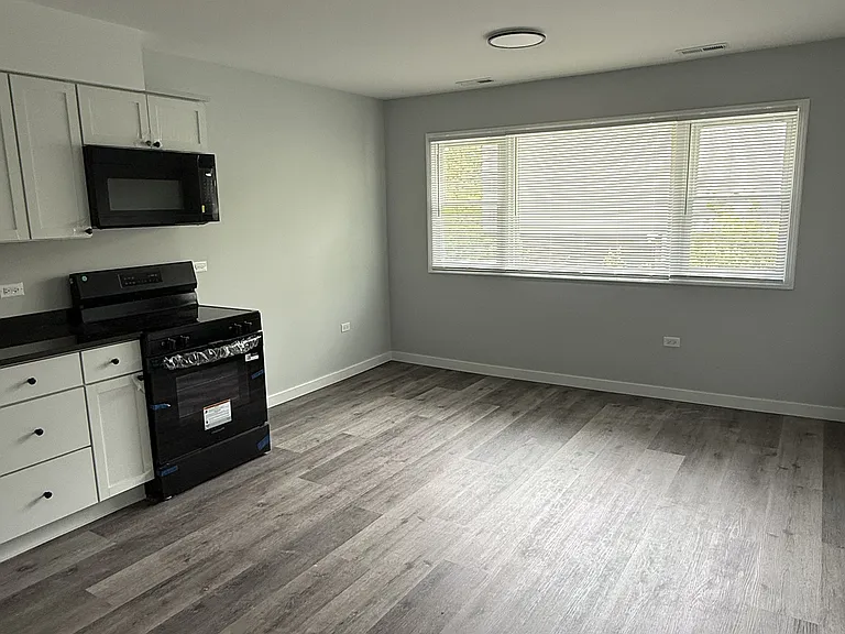 50 Surrey Dr #2S — Photo 3