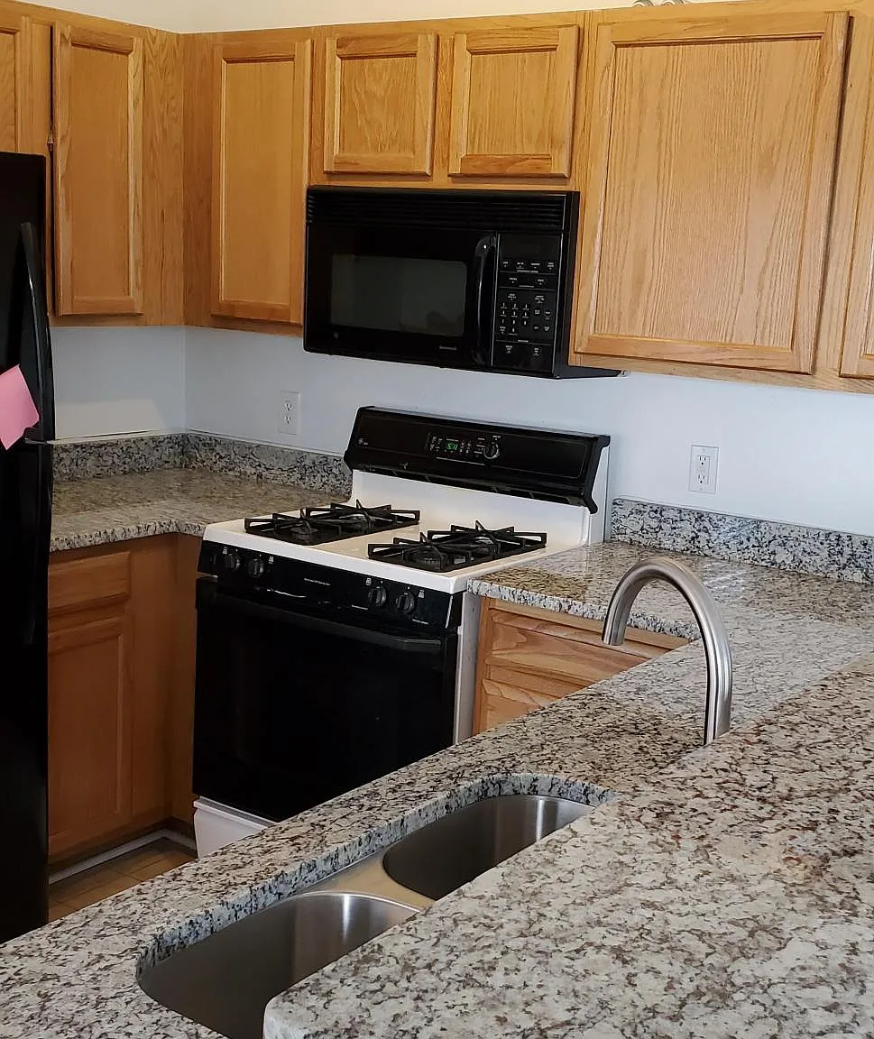 2 bed, 1031 sqft, $1,950 — Photo 4