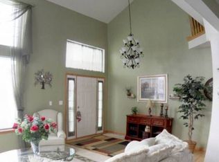 462 Chesterfield Ln, North Aurora, IL 60542