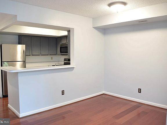 4th image of 2400 Clarendon Blvd APT 211