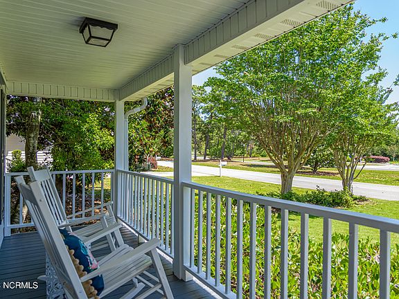 3rd image of 3220 St James Drive SE