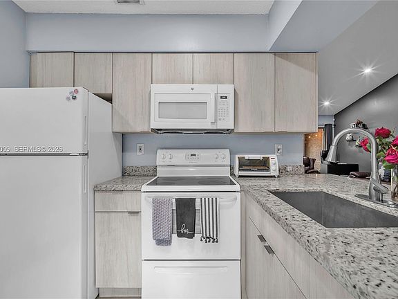 4th image of 9507 SW 140th Ct #9507