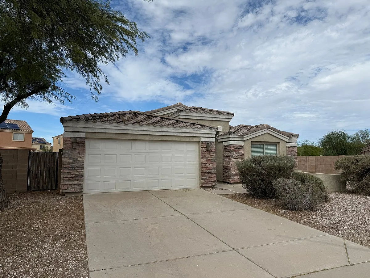 4 bed, 2.0 bath, 1939 sqft, $1,799 — Photo 2