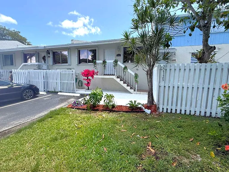 22125 SW 103rd Ct — Photo 2