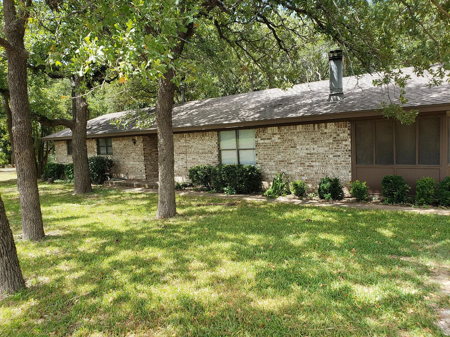 3 bed, 2016 sqft, $1,850 — Photo 2