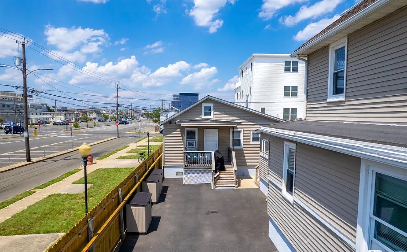 2 bed, $1,950 — Photo 1
