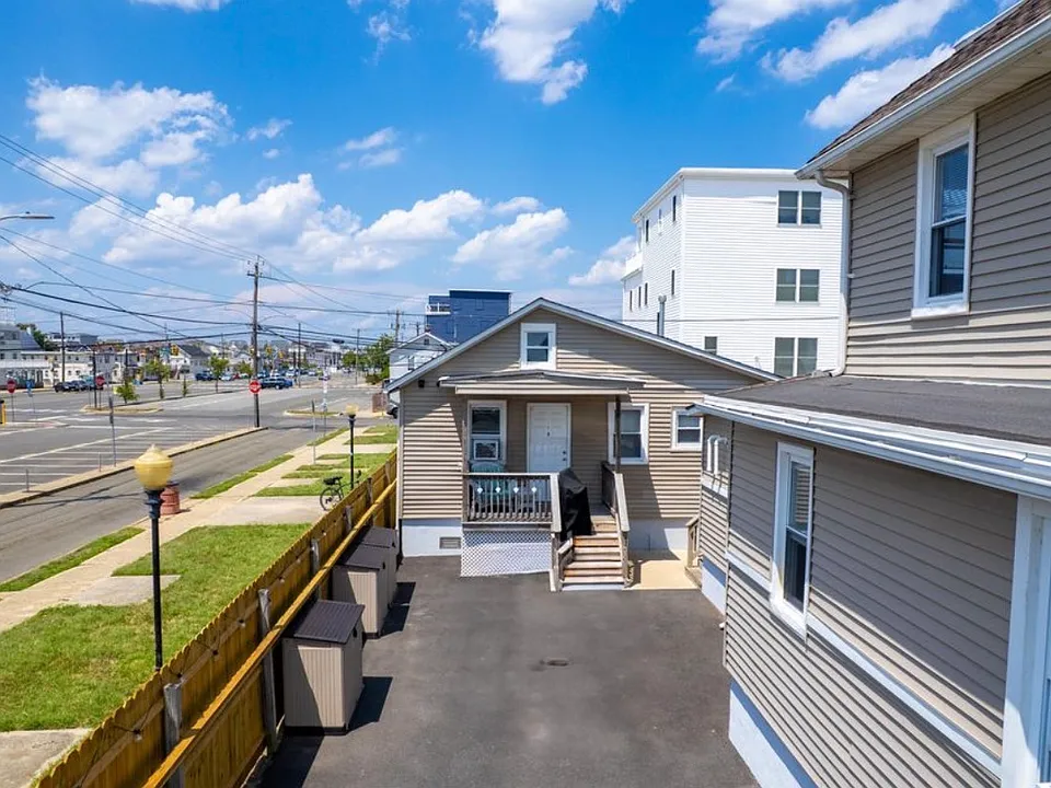 128 Hamilton Ave #3
