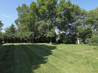 828 McIntosh Dr, Apple Valley, MN 55124