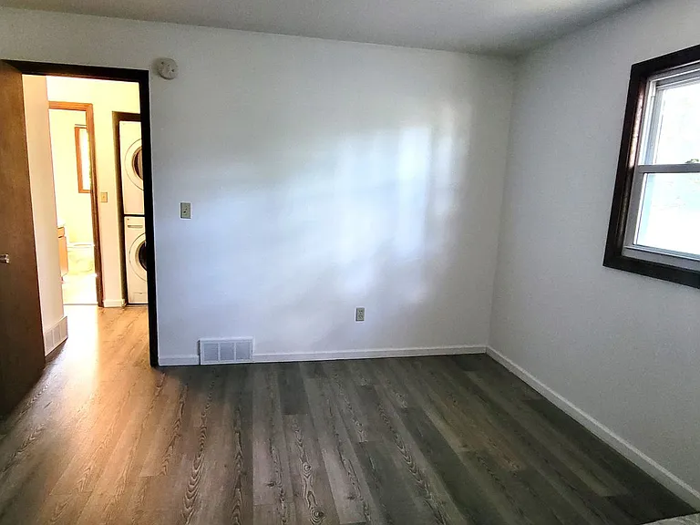 286 S Airport Rd E — Photo 8