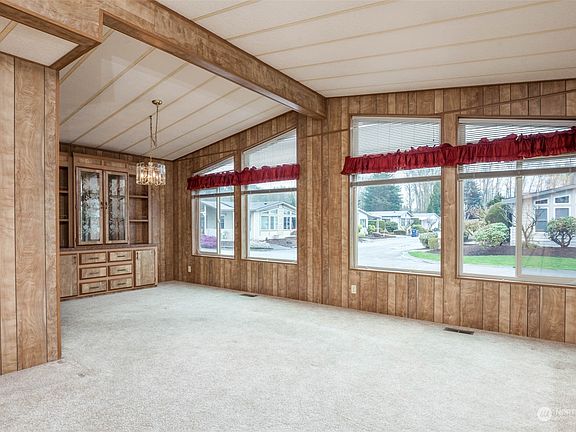 Living & dining rooms with vaulted ceiling & nice big windows>