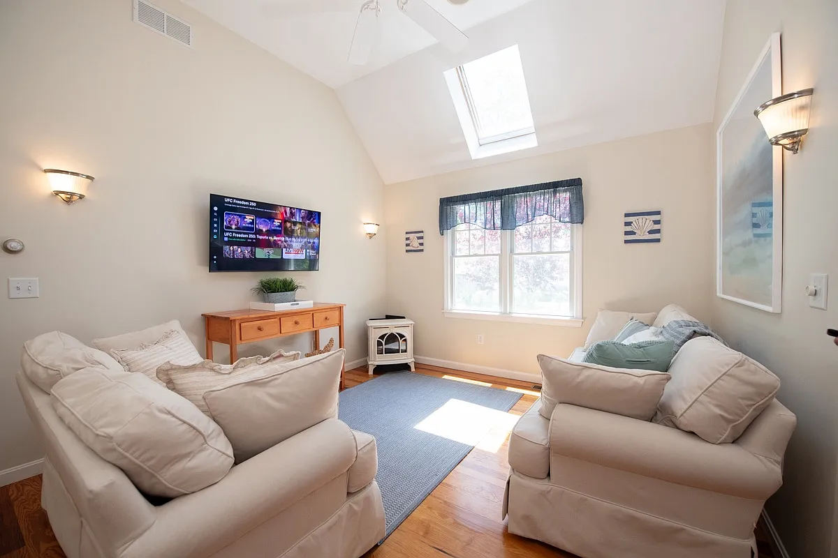3 bed, 2019 sqft, $8,500 — Photo 4