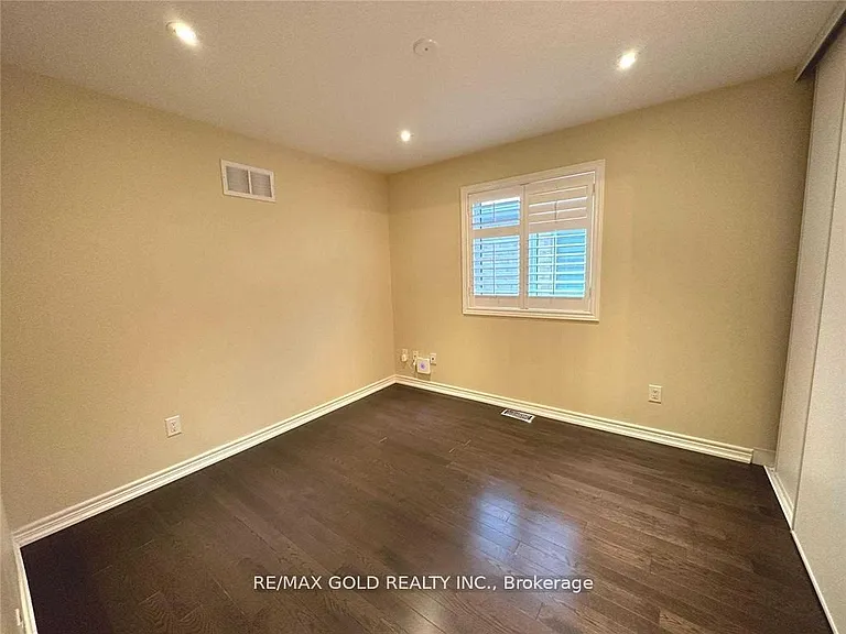 471 Meadowridge Ct — Photo 33