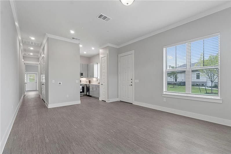 1st image of 810 Onyx Ln