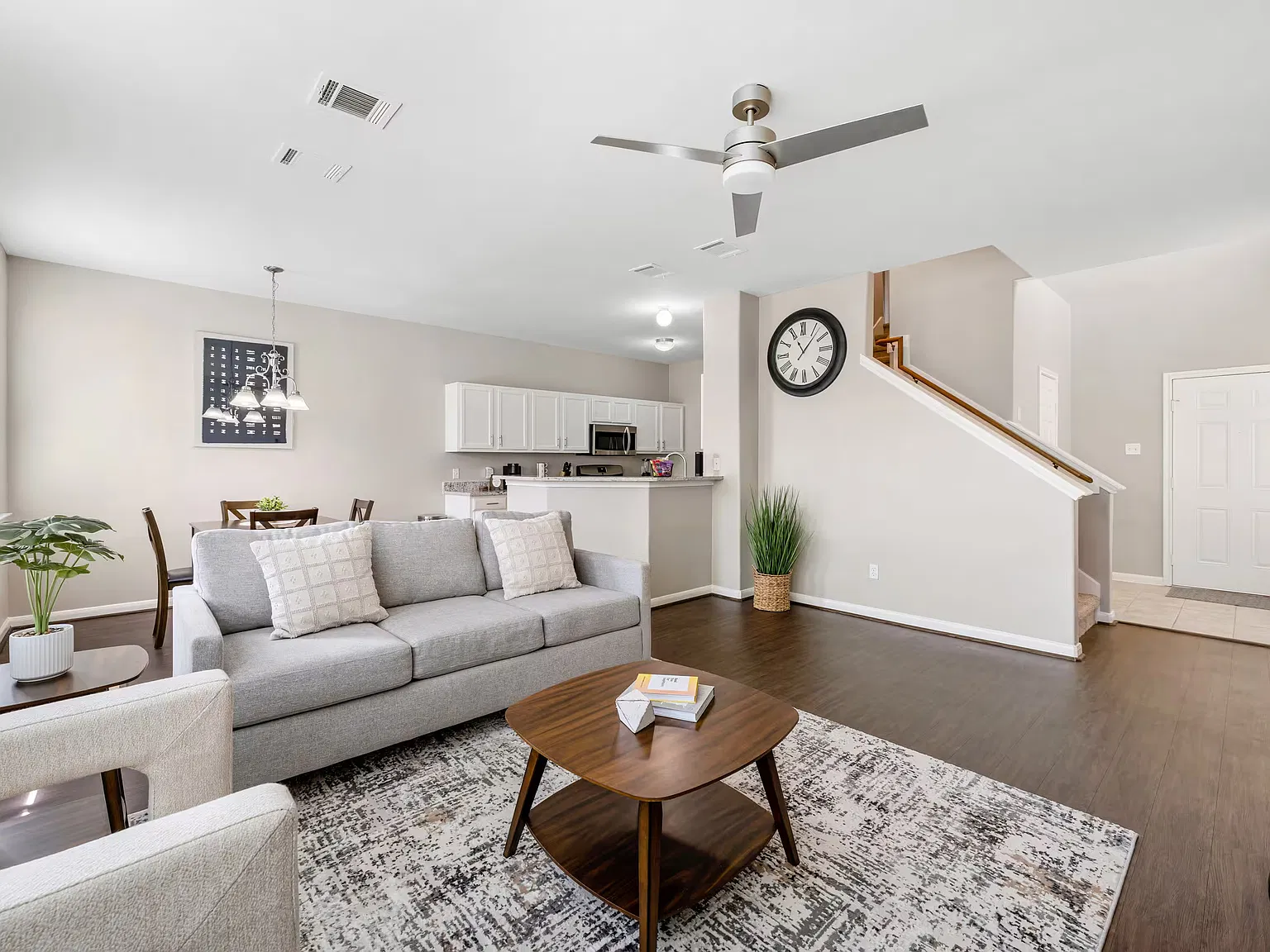 3 bed, 2.5 bath, 1659 sqft, $1,800 — Photo 2