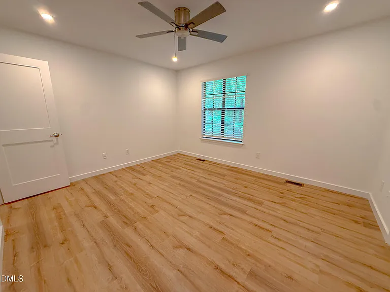 4247 The Oaks Dr — Photo 15