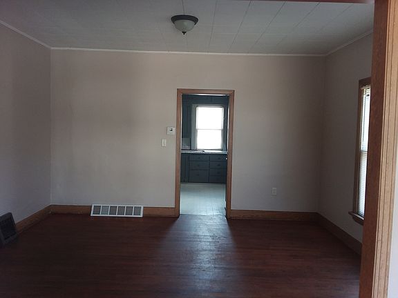 3rd image of 904 S Kimball St