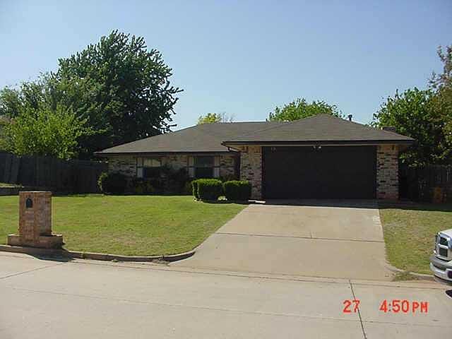 2nd image of 137 NW Loch Ln