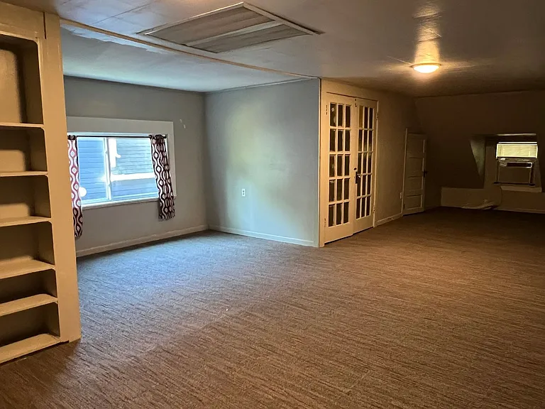 1352 N Summit Ave — Photo 10