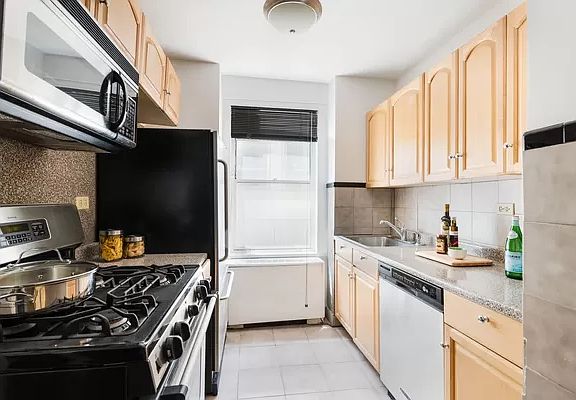 5th image of 530 E 72nd St APT 7F