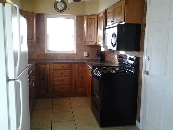 3rd image of 926 E Republic Ave