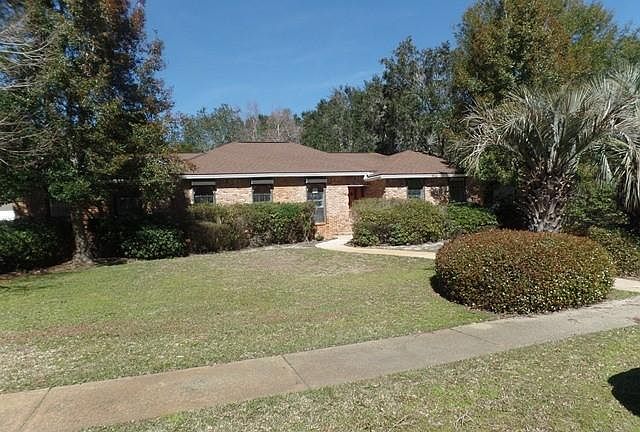 1st image of 110 Country Club Dr W