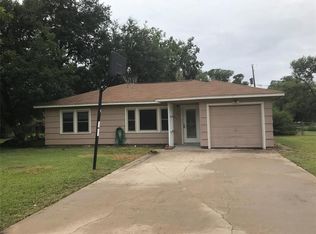 112 Laurel St, Lake Jackson, TX 77566
