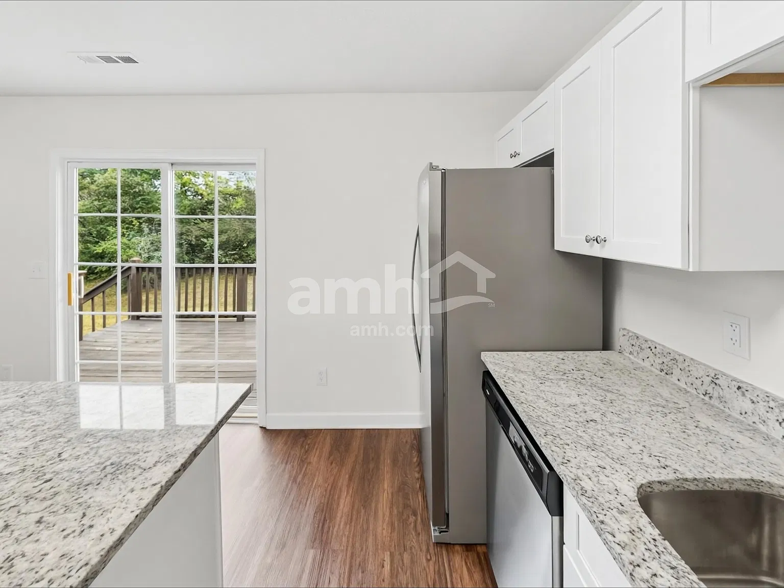 4 bed, 2.0 bath, 2042 sqft, $2,605 — Photo 4
