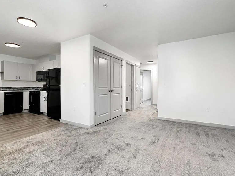 110 SW 7th St — Photo 7