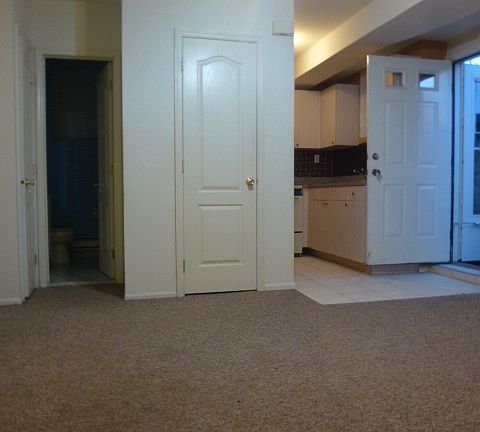 3rd image of 904 Rockland Ave #2