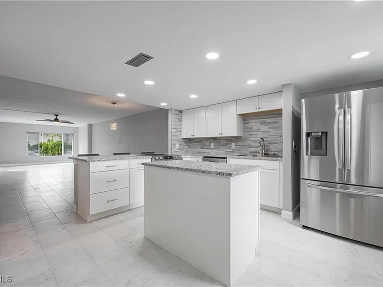 2244 Winkler Ave #207 — Photo 4
