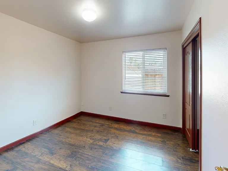 2292 Golden Ave — Photo 7