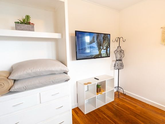 3rd image of 15 Aipuni St #3