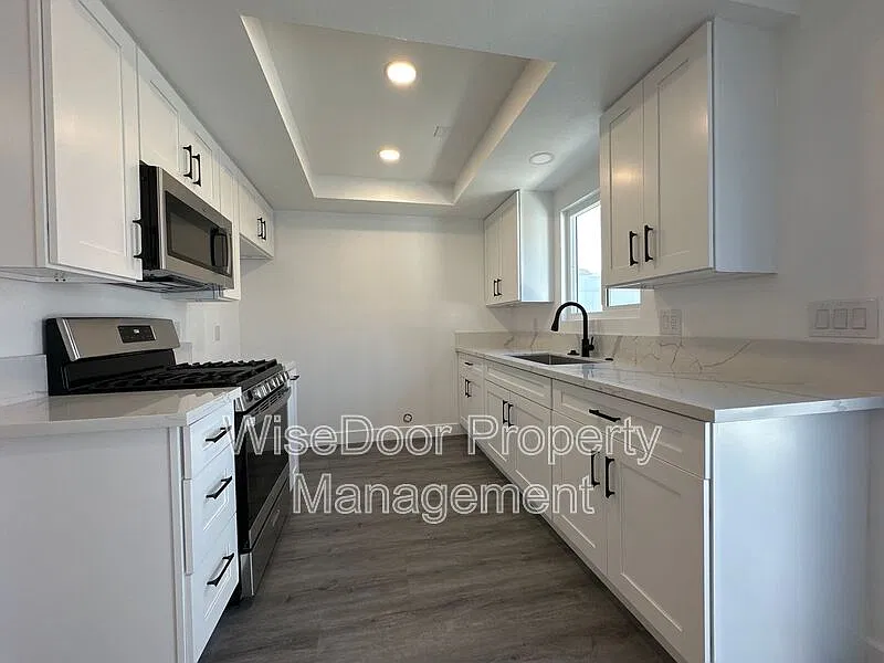 2 bed, 1.5 bath, 1080 sqft, $2,750 — Photo 4