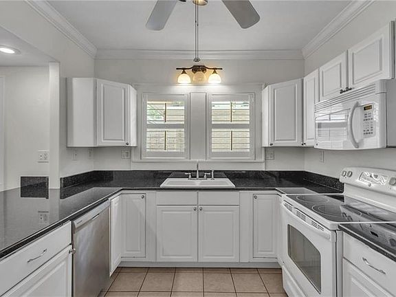 5th image of 133 E Park ST