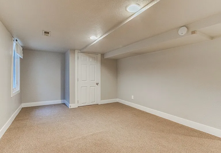 4435 N Clay St — Photo 33