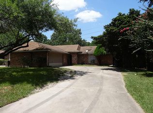 7306 Log View Dr, Houston, TX 77040