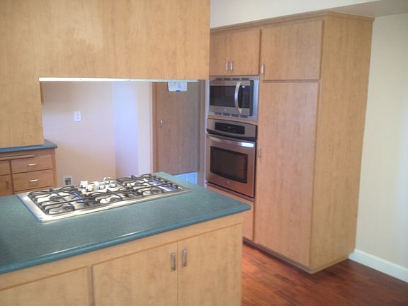 Lg pantry w/pullout shelves