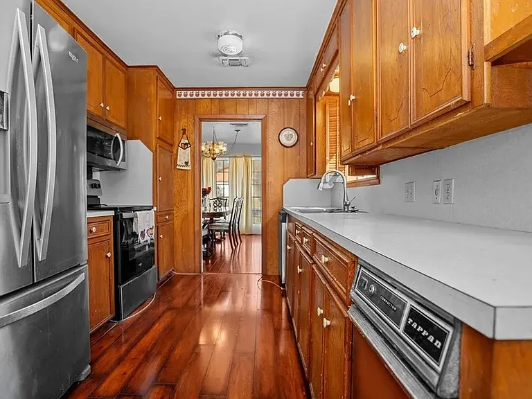 1310 Spring Valley Dr — Photo 6