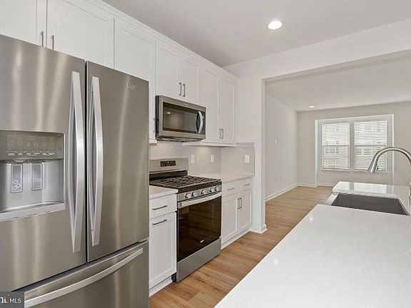 5th image of 118 Stribling Way