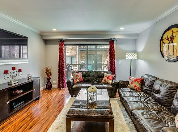 3rd image of 1917 W Granville Ave APT 202