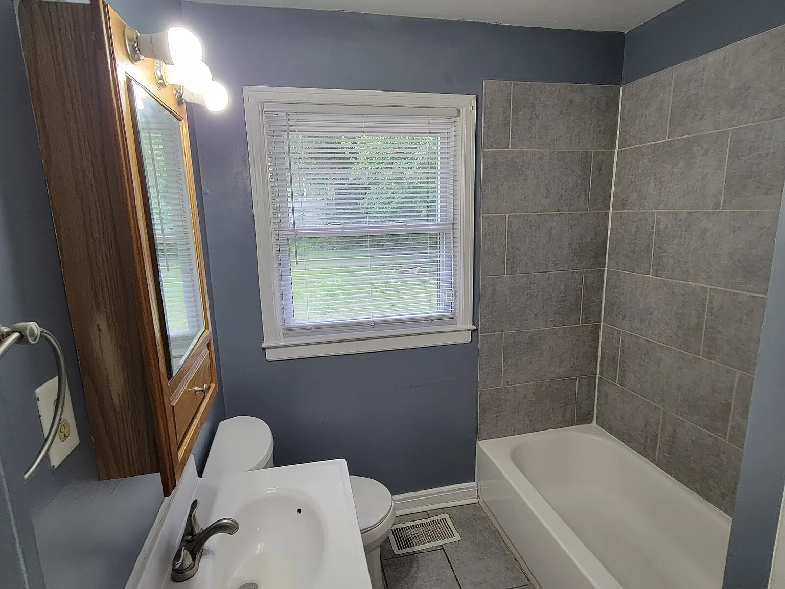 2 bed, $1,045 — Photo 3