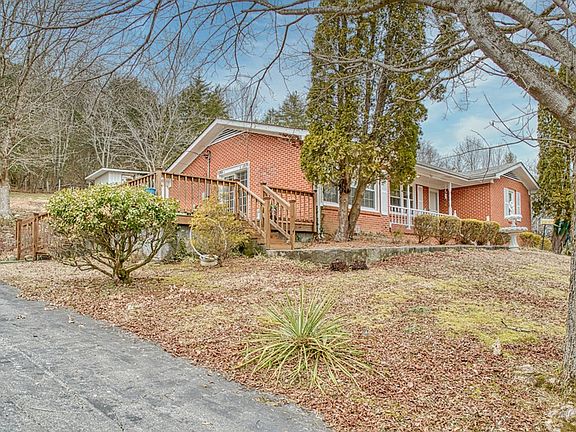 4th image of 701 Hillside Dr