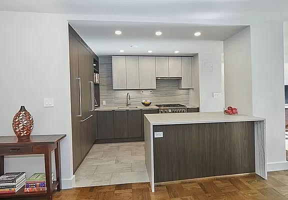 3rd image of 15 W 72nd St #12FG