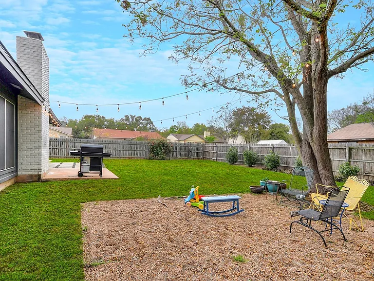 4008 Eton Ln — Photo 15