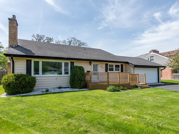 812 Geddes Ct, Winthrop Harbor, IL 60096