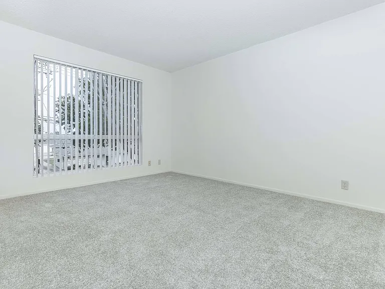Emerald West Apartments — Photo 23