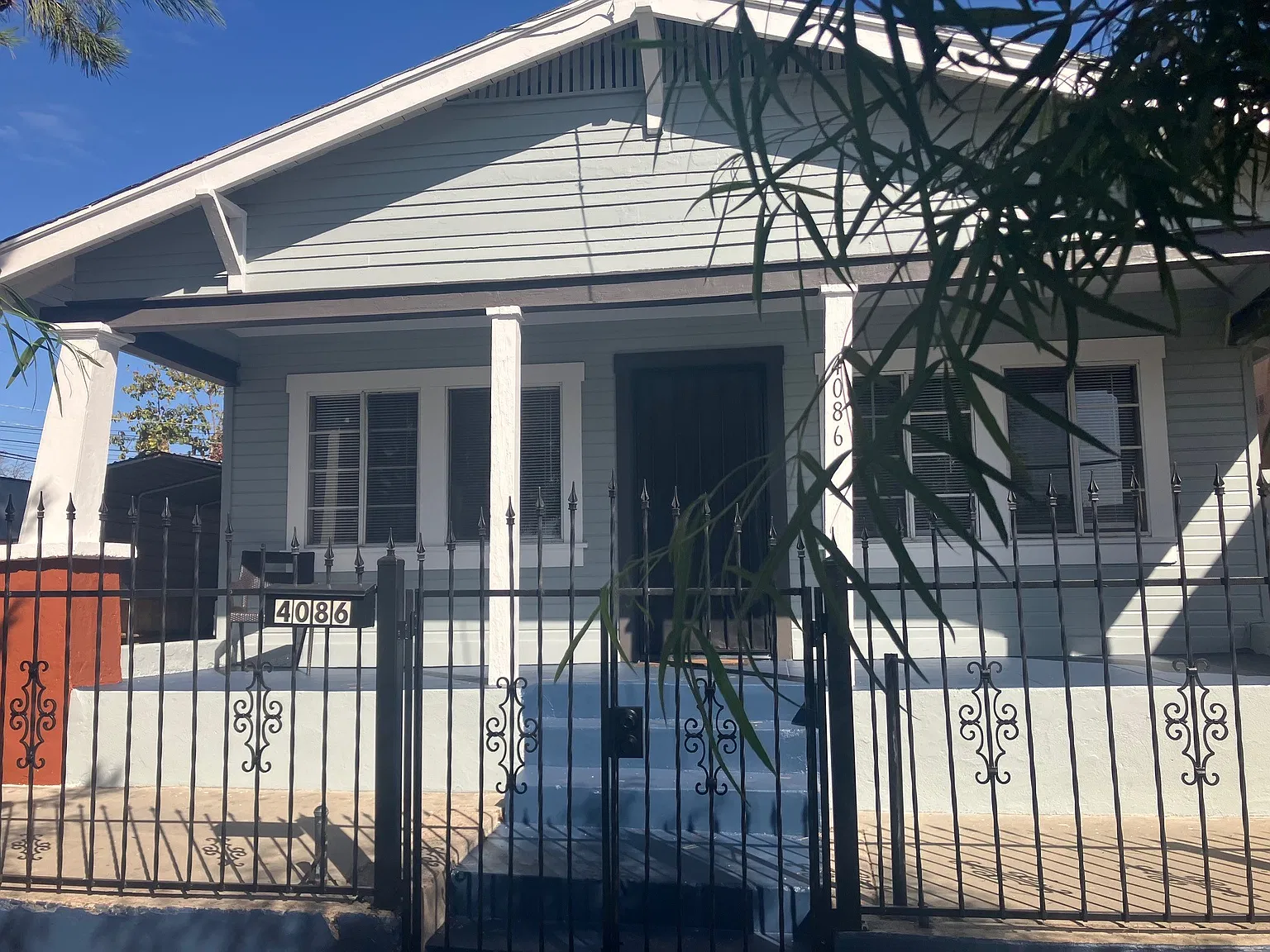 3 bed, 831 sqft, $2,895 — Photo 2