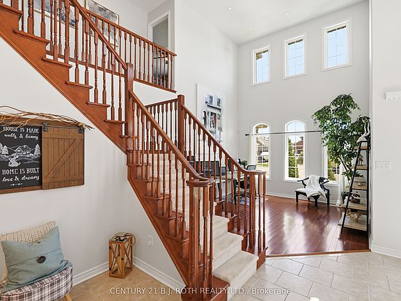 5th image of 115 Sandringham Dr