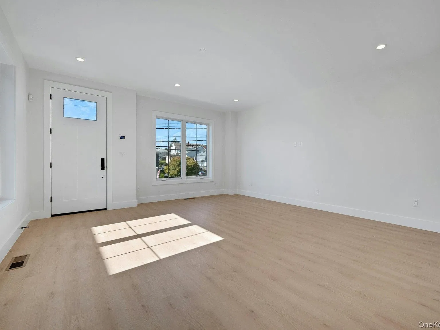 4 bed, 3.5 bath, 2443 sqft, $8,500 — Photo 4